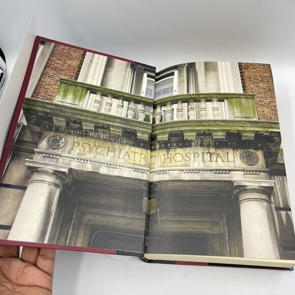 Scarpetta - Patricia Cornwell, 0425230163, Hard cover and Dust Jacket - Picture 6 of 9